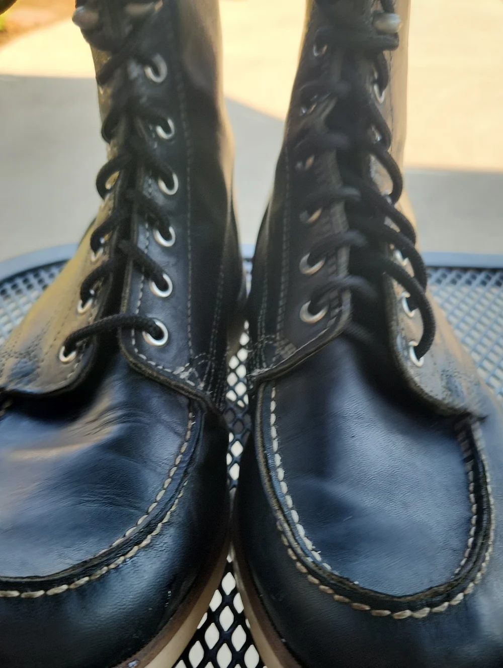 SEBAGO Black Leather Chukka Boots with Contrast Stitching